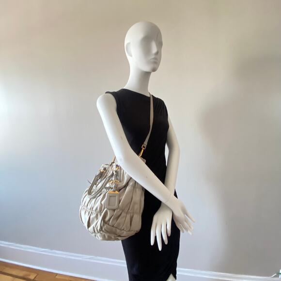 Authentic Prada Nappa Gaufre Tote Bag – Beige Leather - Picture 2 of 12